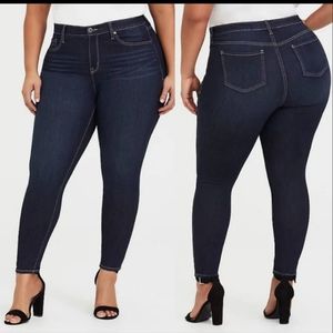 Torrid Premium Stretch Sky High Skinny Jeans - 18S (C4-11)